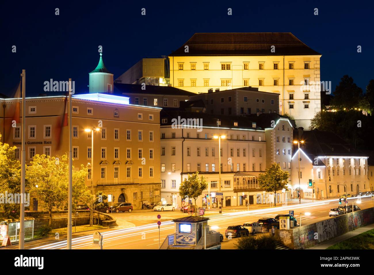 Österreich, Oberösterreich, Linz, Schloss bei Nacht beleuchtet Stockfoto