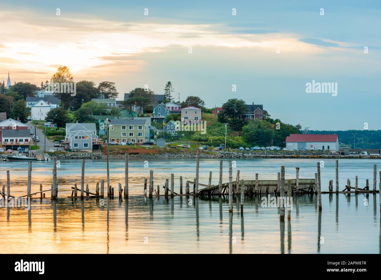 Sonnenuntergang über Lubec, Maine, der östlichsten Gemeinde der angrenzenden USA, und Lubec Narrows in der Bay of Fundy, USA Stockfoto