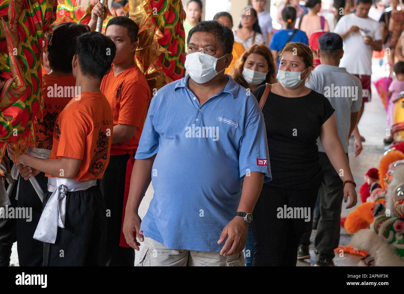 Cebu City, Philippinen. Januar 2020. Bis heute wurden auf den Philippinen keine bestätigten Fälle von Coronavirus bestätigt.Die Behörden haben jedoch die Präventionsmaßnahmen intensiviert.Alle Flüge aus Wuhan wurden ausgesetzt und Flüge aus anderen Teilen Chinas werden streng überwacht. Der Öffentlichkeit wurde geraten, zusätzliche Vorsichtsmaßnahmen zu ergreifen, einschließlich des Auftragens von Gesichtsschutzmasken. Einige Apotheken sind wegen der höheren Nachfrage ausgelaufen. Credit: Imagewallery2/Alamy Live News Stockfoto