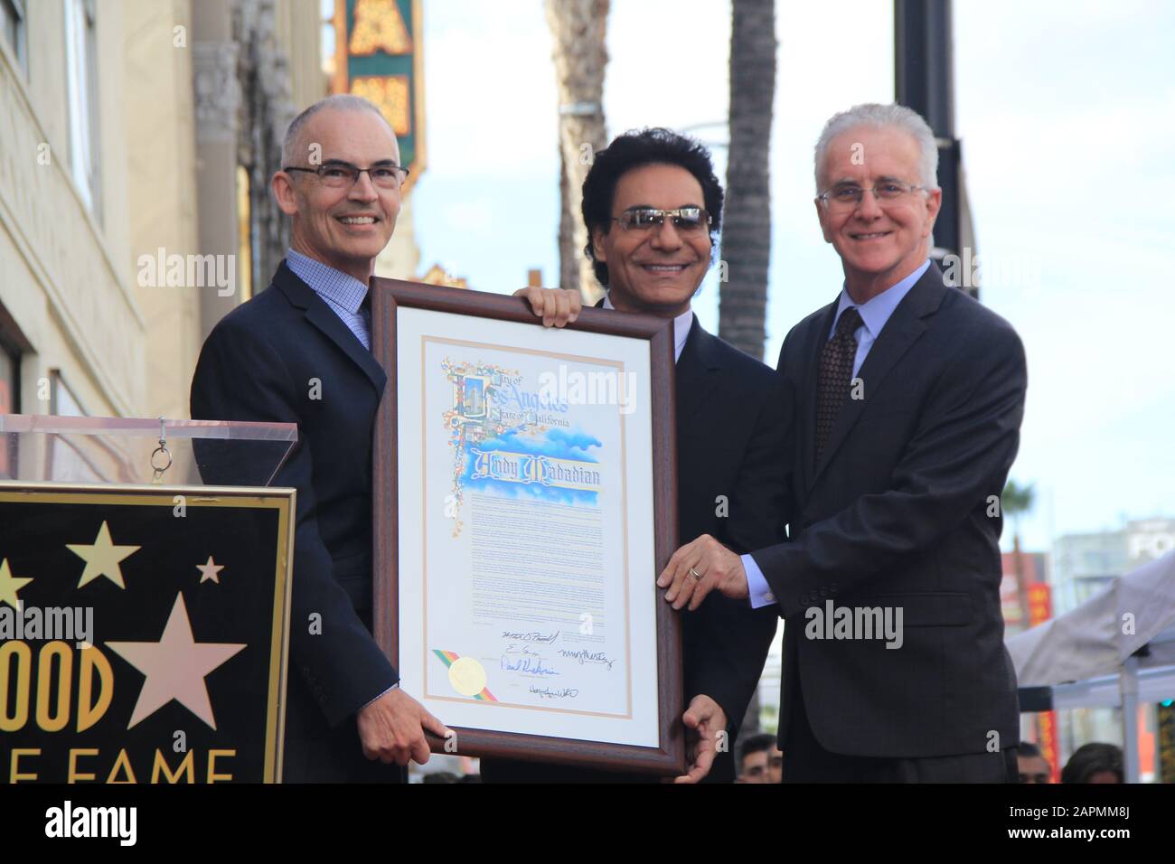 Januar 2020, Hollywood, Kalifornien, USA: I16083CHW.Hollywood Chamber Of Commerce Honors International Music Star Andy Madadian With Star On The Hollywood Walk Of Fame In Celebration Of 40 Years In Show Business.6810 Hollywood Boulevard, Hollywood, California, USA .01/17/2020 .MITCH O'FARRELL, ANDY Madadian UND PAUL KREKORIAN .Â©Clinton H.Wallace/Photomundo International/ Credit Photos (Bild: Inc. © Clinton Wallace/Globe Fotos über ZUMA-DRAHT) Stockfoto