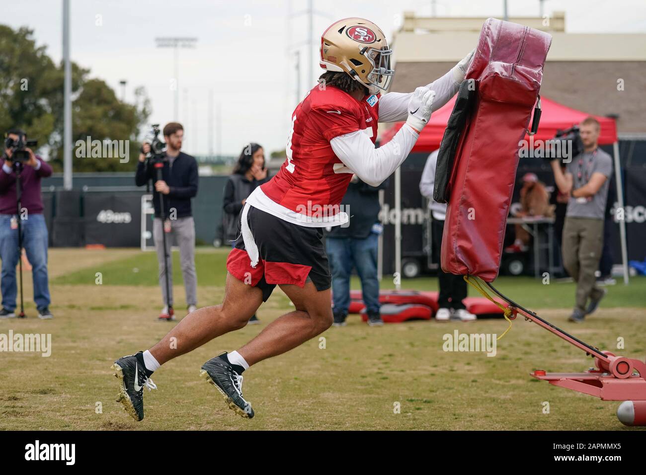 Santa Clara, Kalifornien, USA. Januar 2020. San Francisco 49ers mittlerer Linebacker Fred Warner (54) während der Übung in Vorbereitung des Super Bowl LIV im SAP Performance Center, Freitag, 23. Januar 2020, in Santa Clara, Kalifornien. (Foto von IOS/ESPA-Images) Credit: European Sports Photographic Agency/Alamy Live News Stockfoto