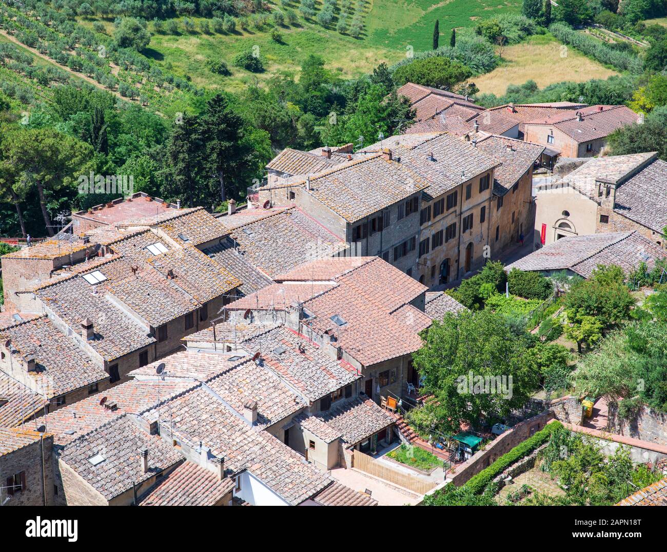 Dächer von San Gimignano, Italien, wie aus dem berühmten Torre Grossa gesehen. Stockfoto