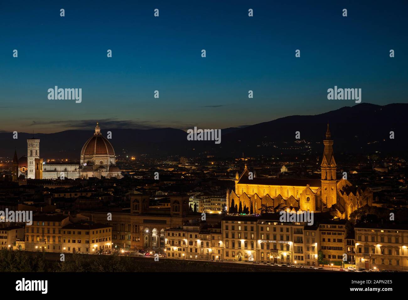 Basilica di Santa Maria del Fiore & Basilica di Santa Croce di Firenze, Florenz, Italien. Stockfoto