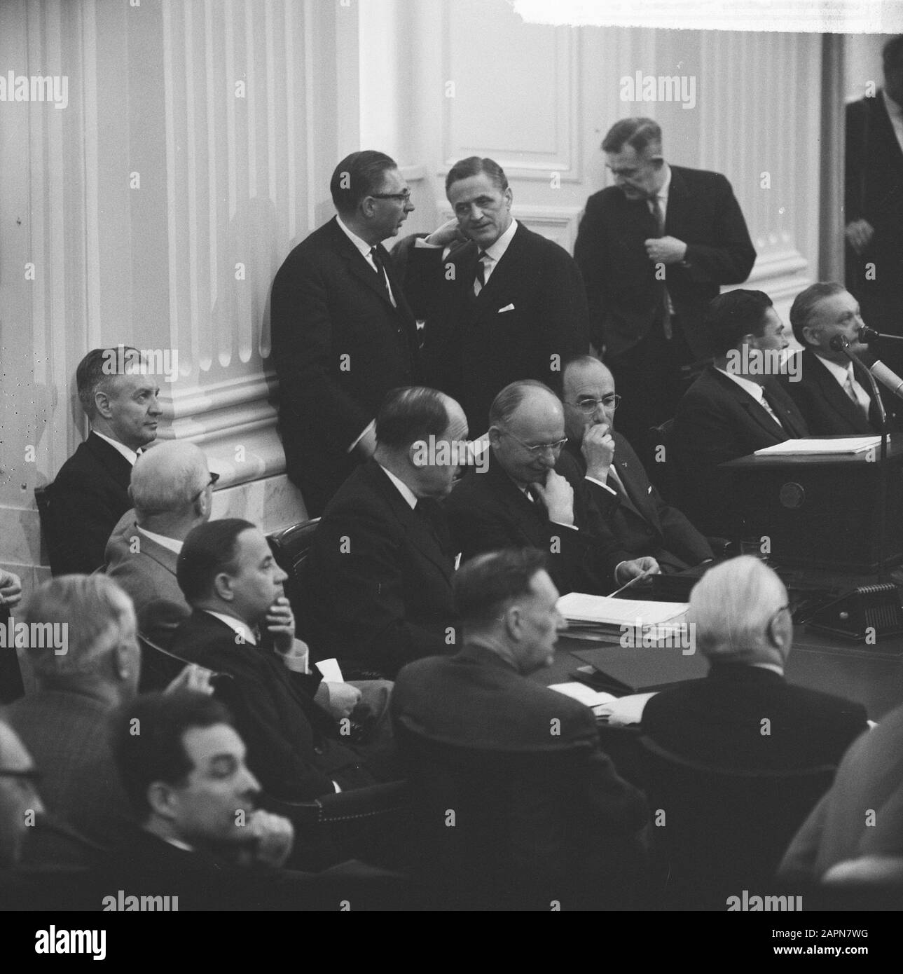 Zweite Kammer, Regierungstabelle Datum: 27. April 1965 Schlüsselwörter: Kabinette, Minister, Regierungstabellen Name Der Institution: Haus Stockfoto