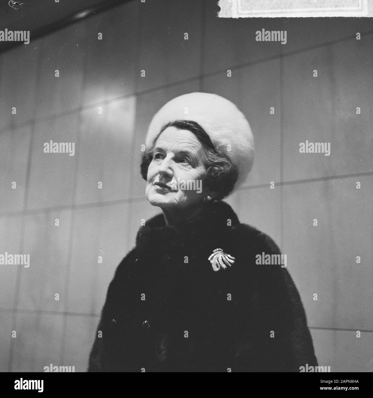 Kennedy (Mutter des verstorbenen präsidenten Kennedy) auf Schiphol, während der Pressekonferenz Datum: 8. Dezember 1964 Ort: Noord-Holland, Schiphol Schlüsselwörter: Pressekonferenzen Stockfoto