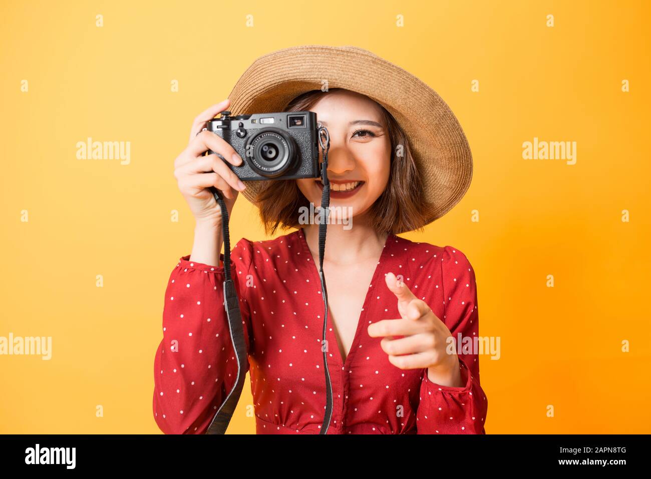 Happy Travel Frau ein Bild von schwarzen Kamera, Asiatische Schönheit Stockfoto