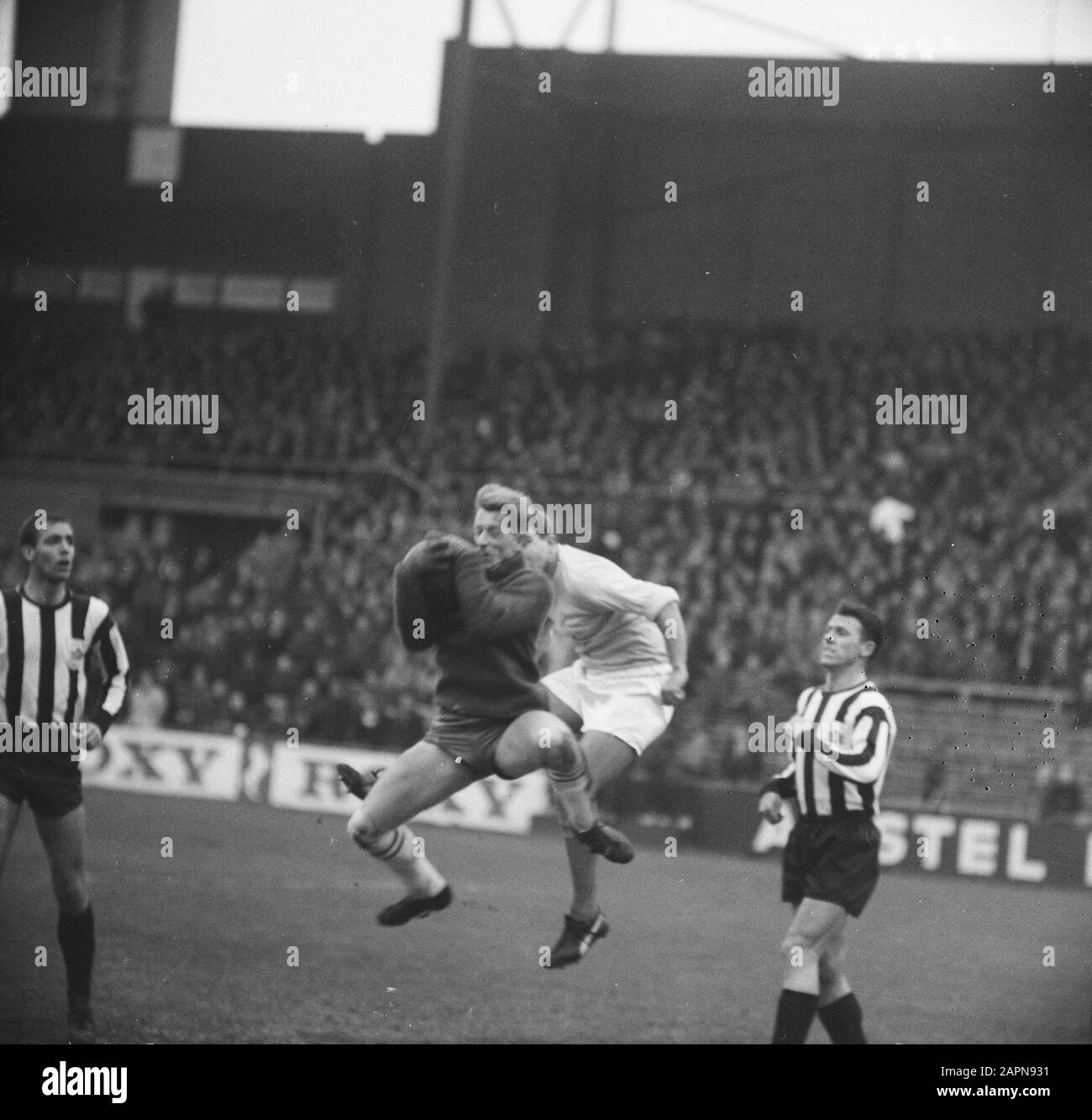 DWS gegen Heracles 5-0, Game Moment Datum: 20. Dezember 1964 Schlagwörter: Sport, Fußball Personenname: Heracles Stockfoto