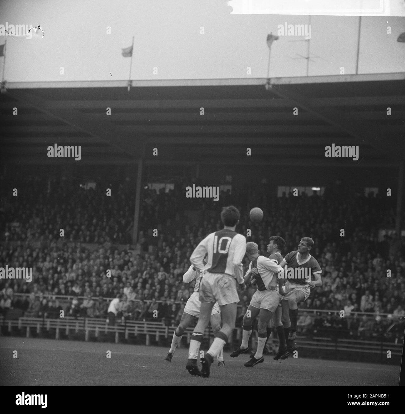 Fußballspiel Ajax - Fortuna 54 in Amsterdam: 5-1 Spielmoment Datum: 31. Oktober 1965 Ort: Amsterdam, Noord-Holland Schlüsselwörter: Sport, Fußball-Institution Name: AJAX Stockfoto