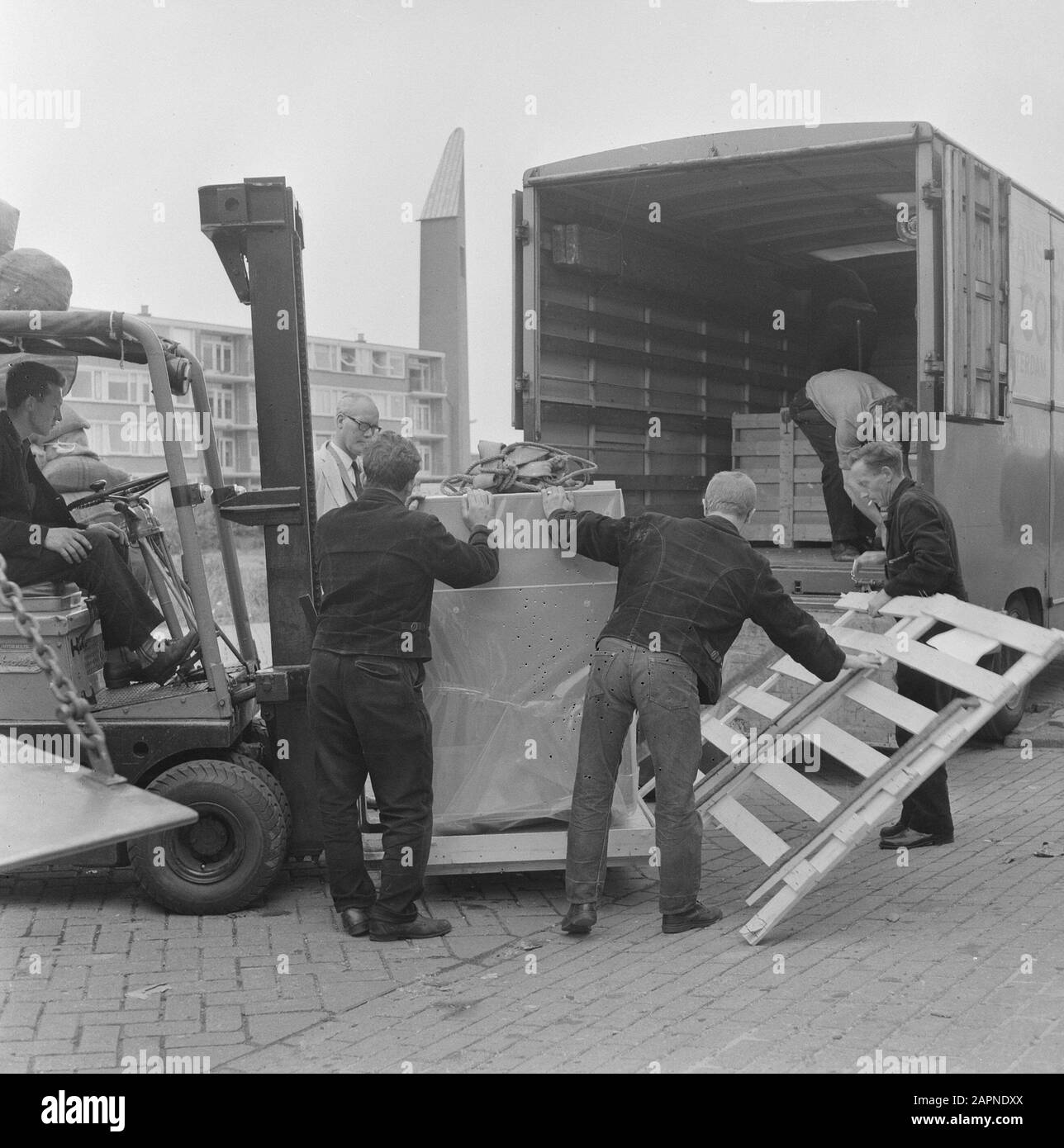 Transport und Transport von Waren Transport Datum: 29. August 1966 Stichworte: Güterverkehr Stockfoto