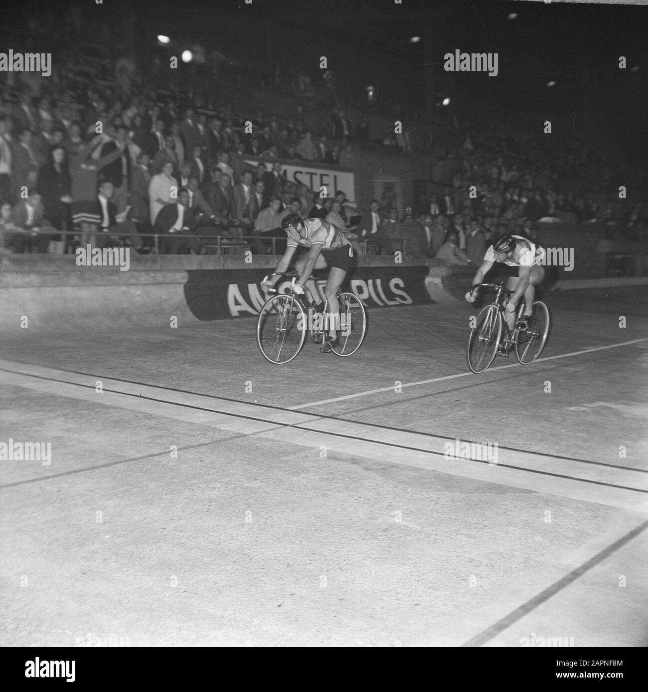 Radweltmeisterschaften, Endspurt Amateure. Morelon (1e) und Trentin in Aktion Datum: 25. August 1967 Schlagwörter: Bahnradsport, Name der Sportperson: Morelon, Daniel, Trentin, Pierre Stockfoto