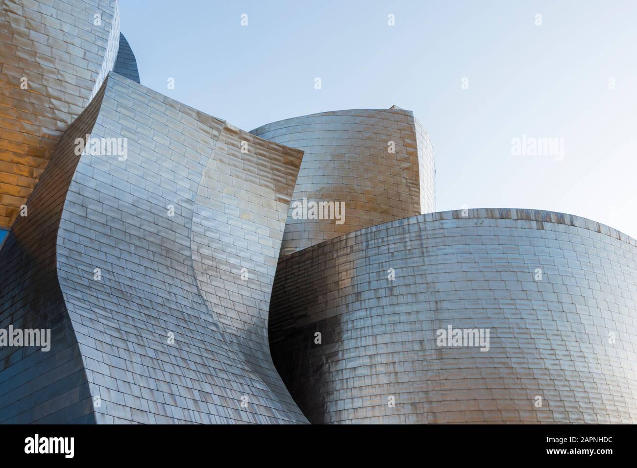 Außerhalb des Guggenheim Museums in Bilbao, Spanien. Stockfoto