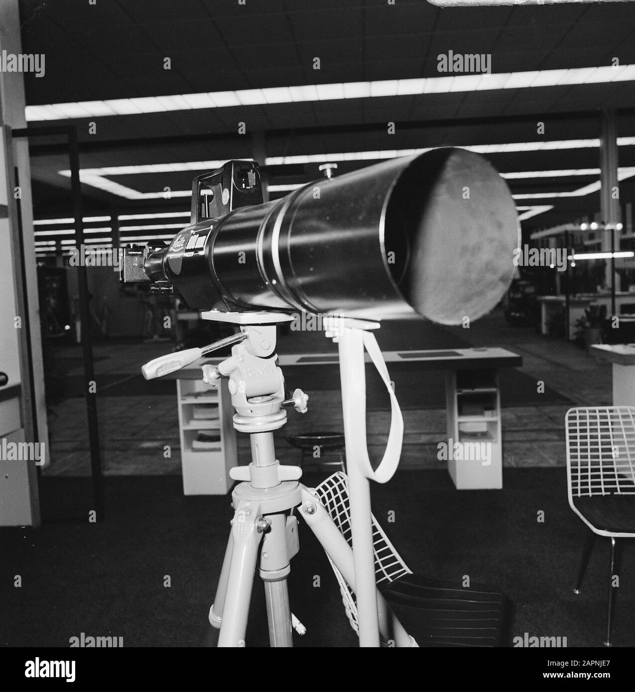 Vakbeurs Profoto im Jaarbeurs in Utrechter TELEOBJEKTIV von Leitz Datum: 16. Januar 1974 Standort: Utrechter, Utrechter (Prov.) Stichwörter: Messen, Fotografie Personenname: Durst Stockfoto