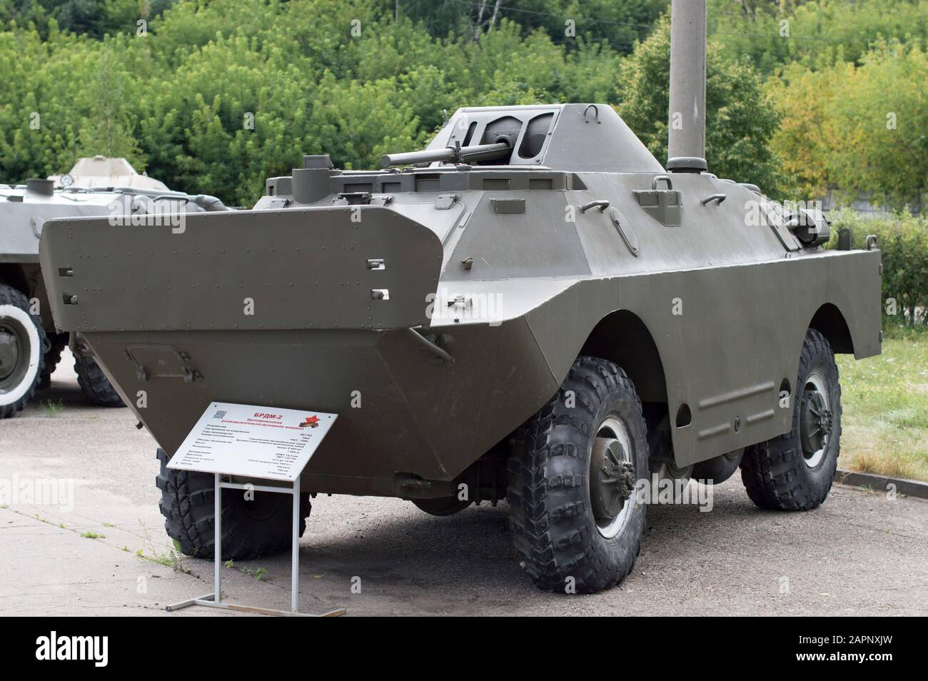 Kampffahrzeuge mit Gewehren oder großkalibrigen Maschinengewehren an der Rüstung zur Durchführung von Infanteriefußangriffen. Russland. Stockfoto