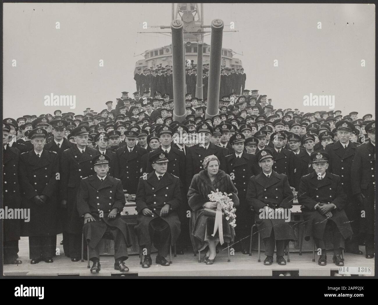 Königshaus, Königinnen, Kreuzern, Offizieren, Marine, Hillenius J.M., Juliana, Königin, Kreuz W.J., Ruijter Hr. Frau Dan. The, Wall-Bake H.M.V. Datum: 18.November 1953 Ort: Schiedam, Zuid-Holland Schlüsselwörter: Queens, Königshaus, Kreuzern, Marine, Offiziere persönlicher Name: Hillenius J.M., Juliana, Königin, Kreuz W.J., Ruijter Hr. Frau Dan. De, Wall-Bake H.M.V. Stockfoto