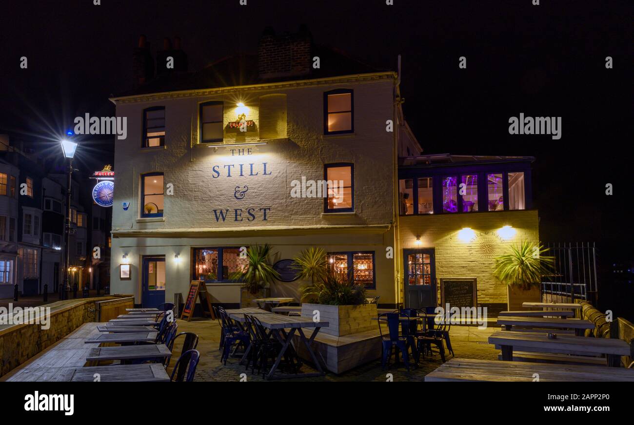 Das Still und West Public House A Fullers Pub, The Point, Spice Island, Old Portsmouth, Portsmouth, Hampshire, England, Großbritannien. Stockfoto