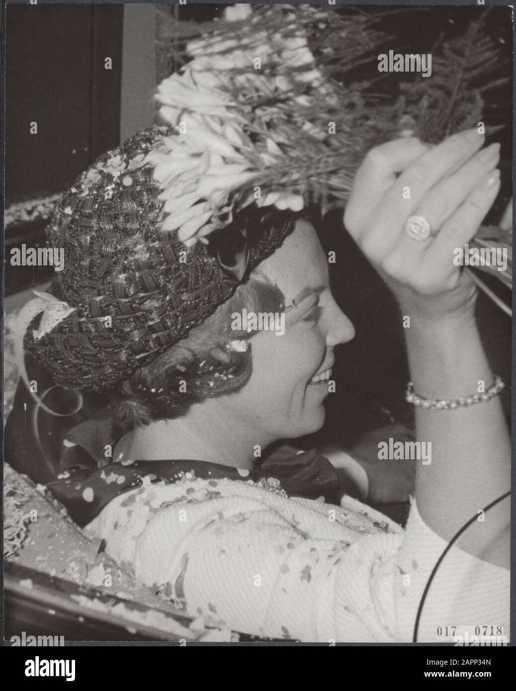 Königshaus, Prinzessinnen, Besuche, Autofahrten, Blumen, Beatrix, Prinzessin, Utrechter Datum: 13. September 1965 Ort: Utrechter Schlüsselwörter: Besuche, Blumen, Königshaus, Prinzessinnen, Autofahrten persönlicher Name: Beatrix, Prinzessin Stockfoto