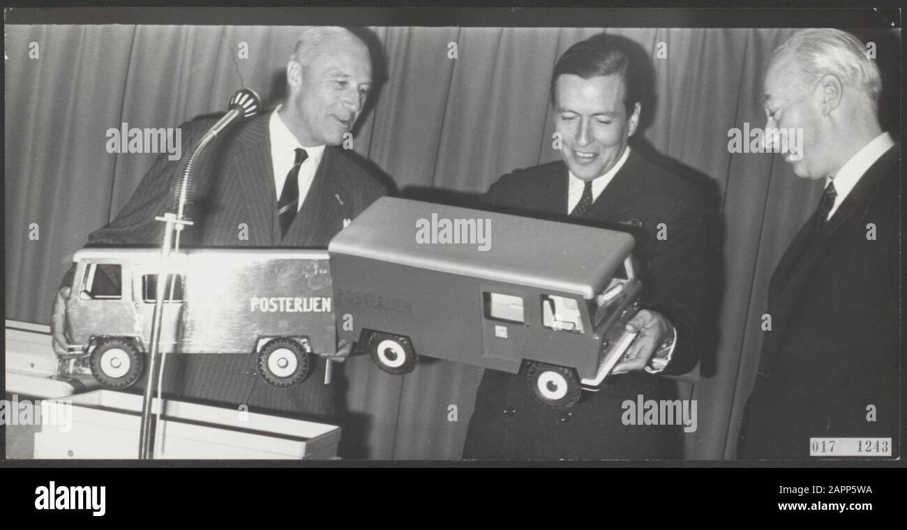 Königshaus, Fürsten, Öffnungen, Postdienste, Spielzeug, Minister, Bakker J.A., Claus, Fürst, Meijer J.h.w. Datum: 14. November 1968 Ort: Amsterdam, Noord-Holland Schlüsselwörter: Königshaus, Minister, Eröffnungen, Postal, Princes, Toys persönlicher Name: Bakker J.A., Claus, Prince, Meijer J.h.W. Stockfoto