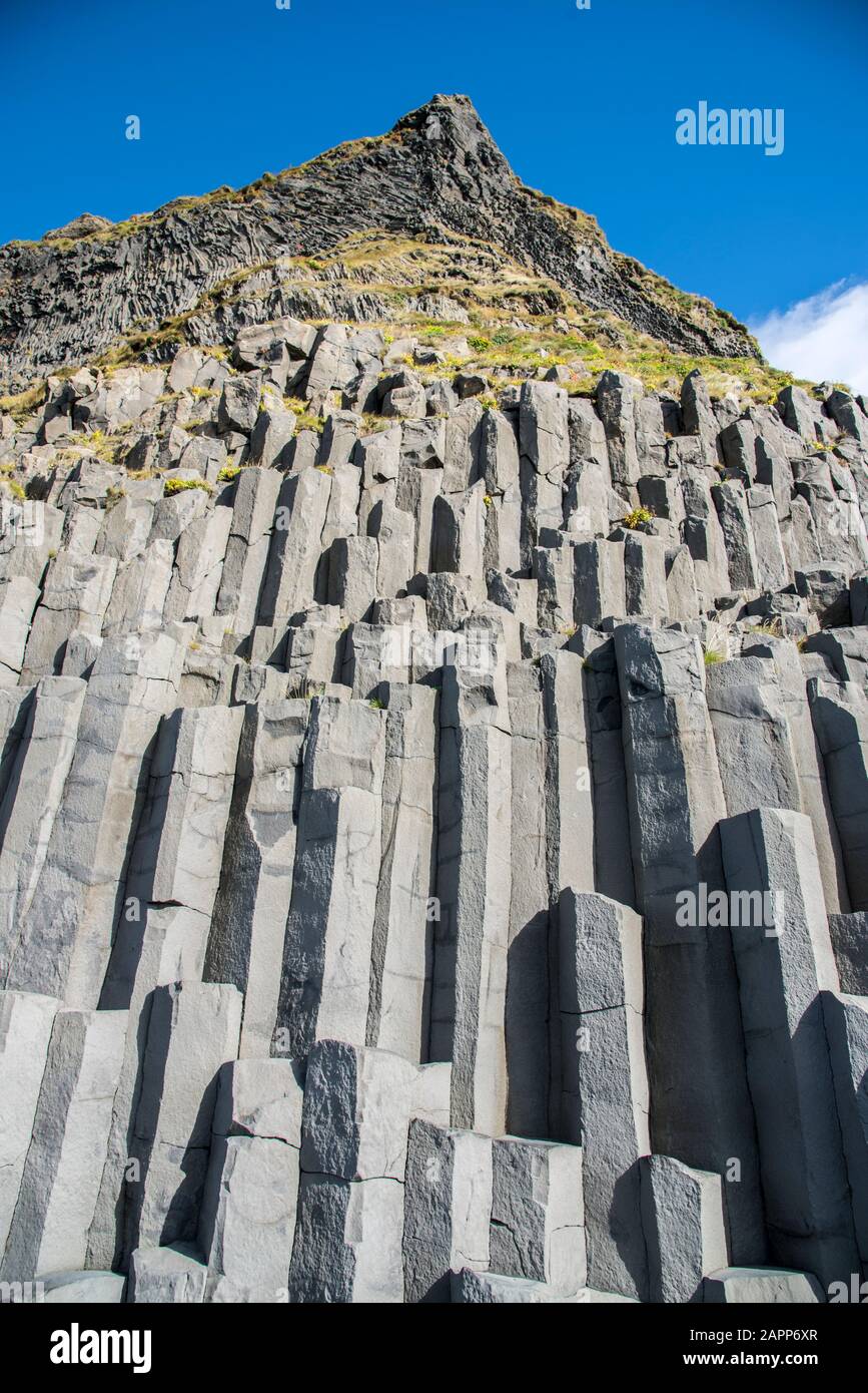 Die Basaltfelsen am Vik Beach. Stockfoto