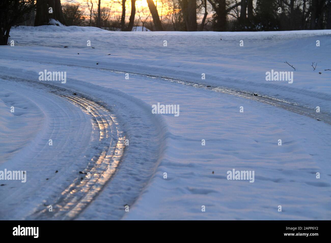 Eisige Straßen im Winter in Virginias Landschaft, USA Stockfoto
