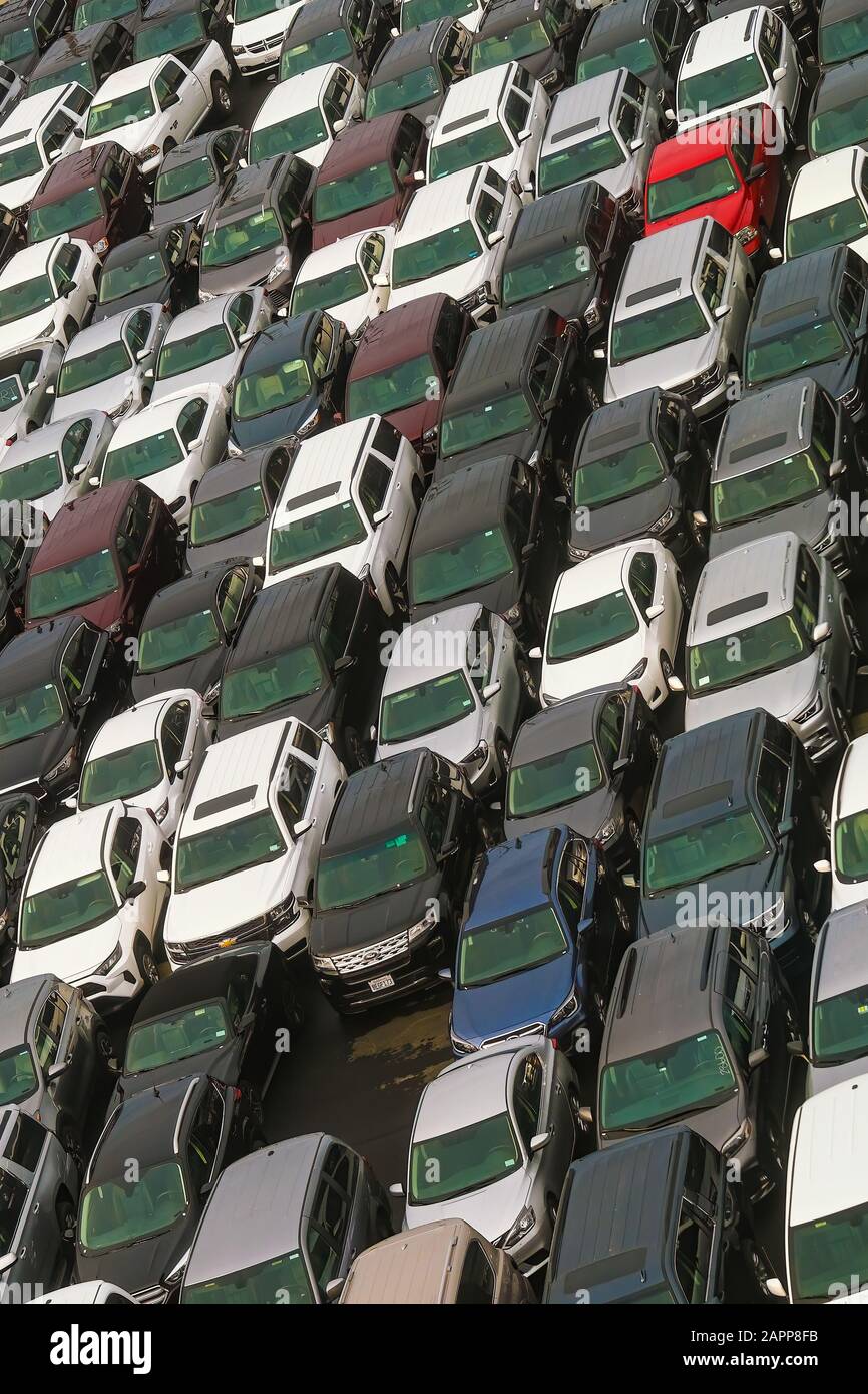 Autos In Lot Gepackt Stockfoto