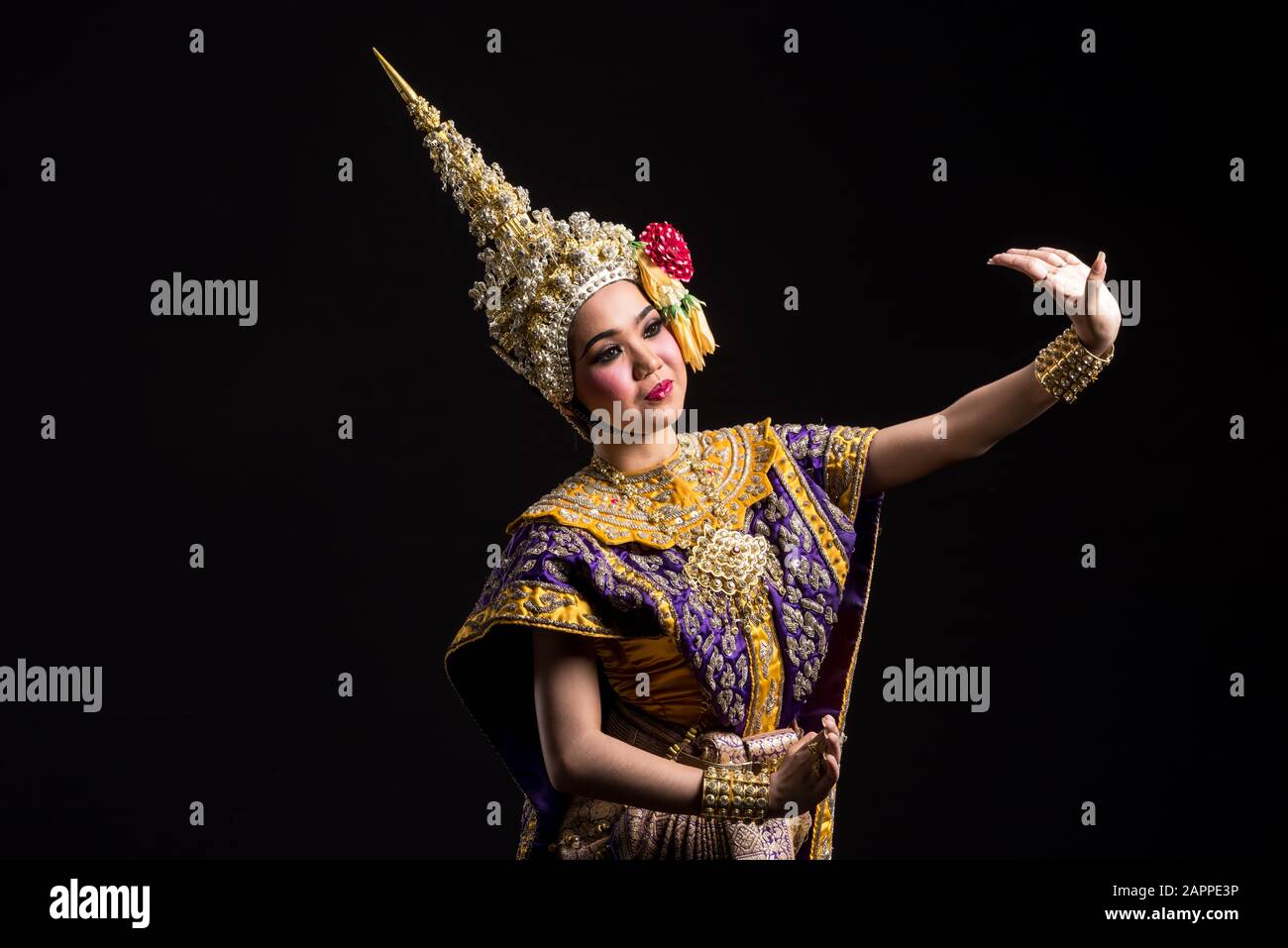 Khon zeigt asiatische Frau in traditioneller Tracht Thailands Stockfoto