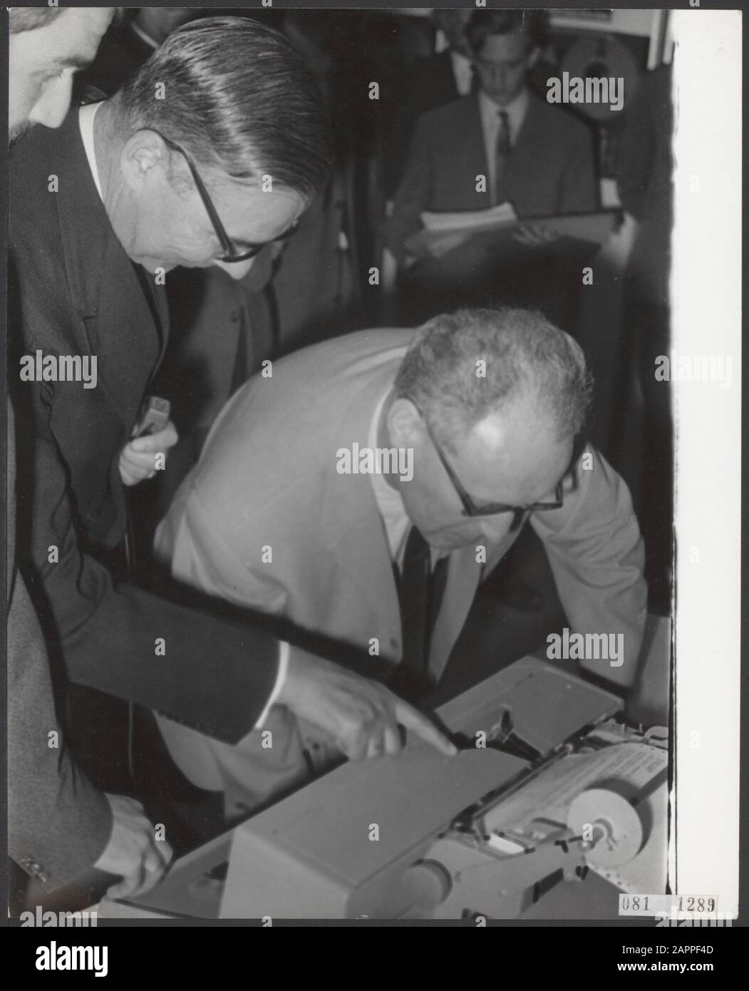 Eröffnungen, Spiele, Schach, Bürgermeister, Botwinik, Donner J. H., Hall, Gijs van, I B. M Schachturnierdatum: 4. Juli 1966 Ort: Amsterdam, Noord-Holland Schlüsselwörter: Bürgermeister, Eröffnungen, Schach, Wettbewerbe persönlicher Name: Botwinik, Donner J. H., Hall, Gijs van, I B. M Schachturniernament Stockfoto