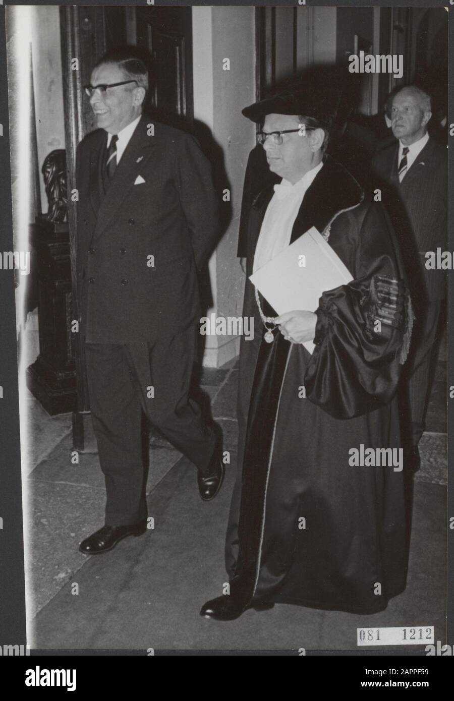 Eröffnung des akademischen Jahres. Datum: 19.September 1966 Ort: Amsterdam, Noord-Holland Schlüsselwörter: Professoren, Eröffnungen, Universitäten Personenname: Hall, Gijs van, Hoeven V.D. Stockfoto