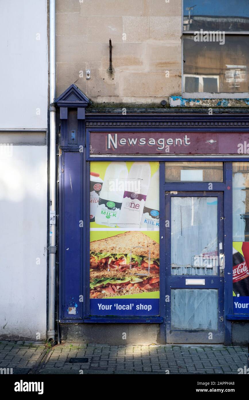 Ein geschlossener Zeitungskiosk in der UK High Street Stockfoto