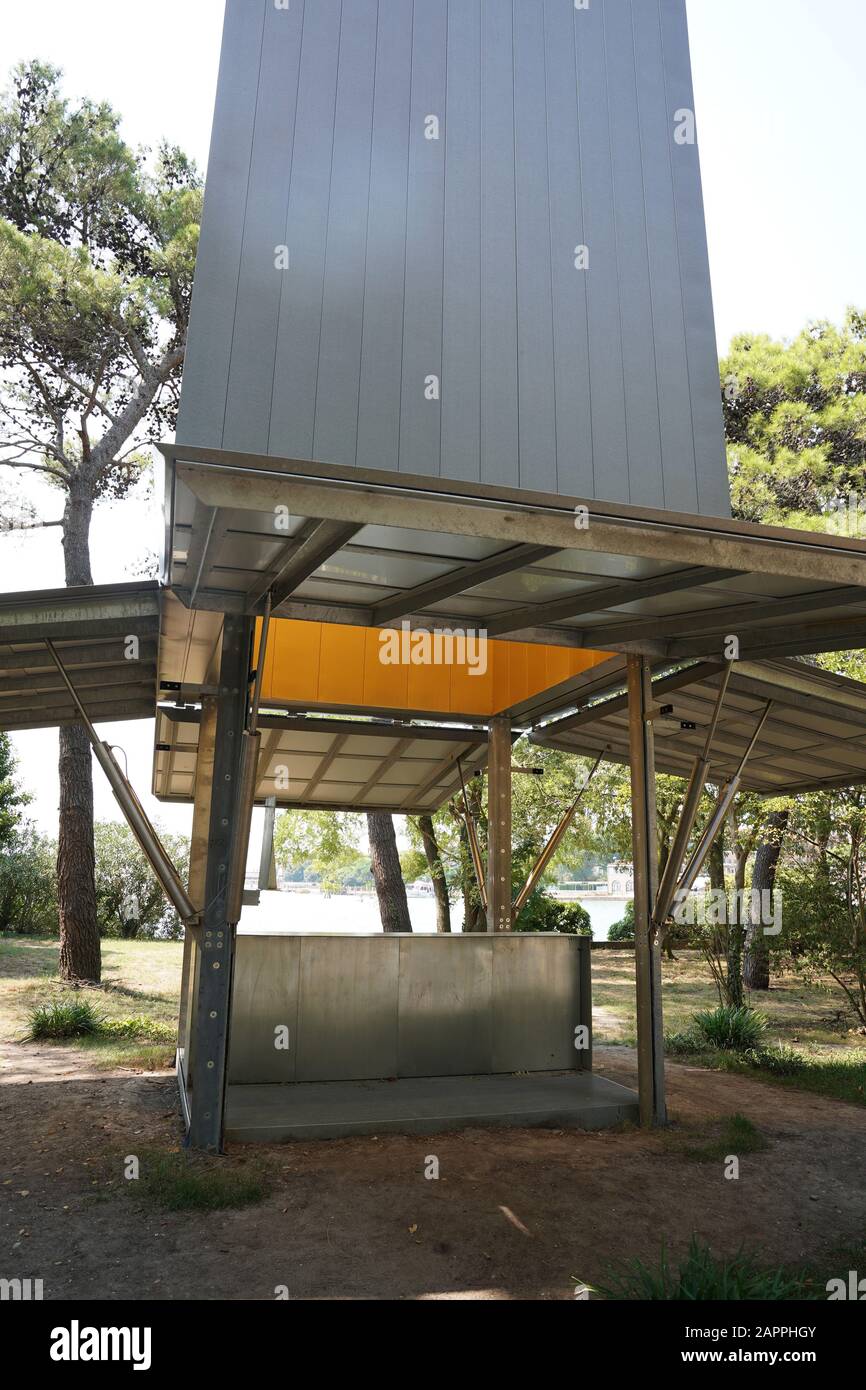 Die 10 Kapellen im Wald des Heiligen Stuhls auf der Architekturbiennale in Venedig 2018, San Giorgio Maggiore iland, San Marco Sestiere, Venedig, Veneto, i. Stockfoto