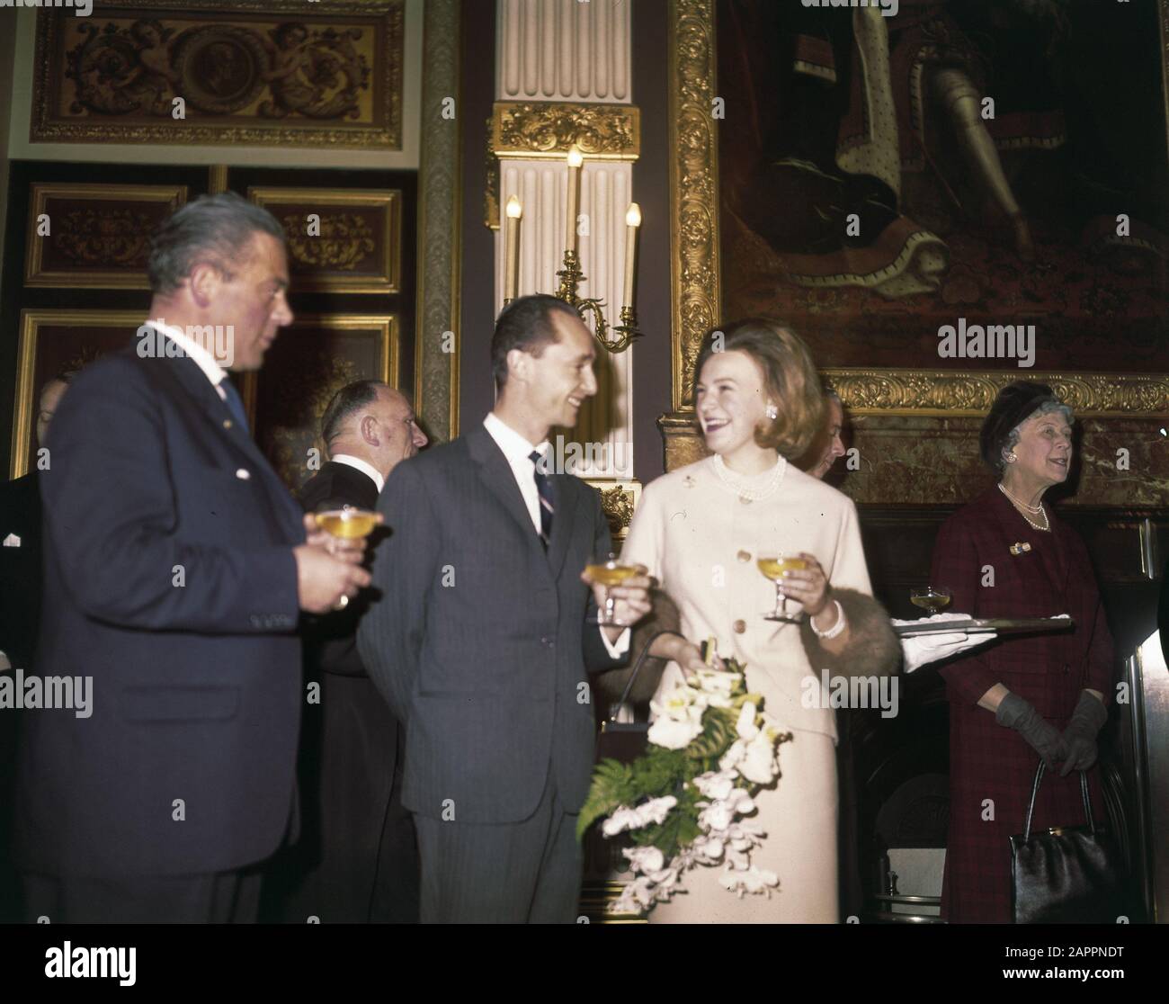 Prinzessin Irene und Prinz Hugo Carlos Datum: Februar 1964 Schlüsselwörter: Ehepaare, Königshaus, Fürsten, Prinzessinnen persönlicher Name: Bourbon-Parma Carlos Hugo De, Irene, Prinzessin Stockfoto