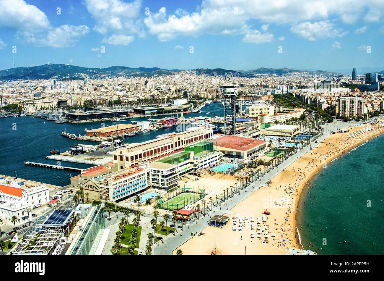 Blick auf den Strand Salou Platja Llarga in Spanien von der letzten Etage eines Küstengebäudes in Barcelona Stockfoto