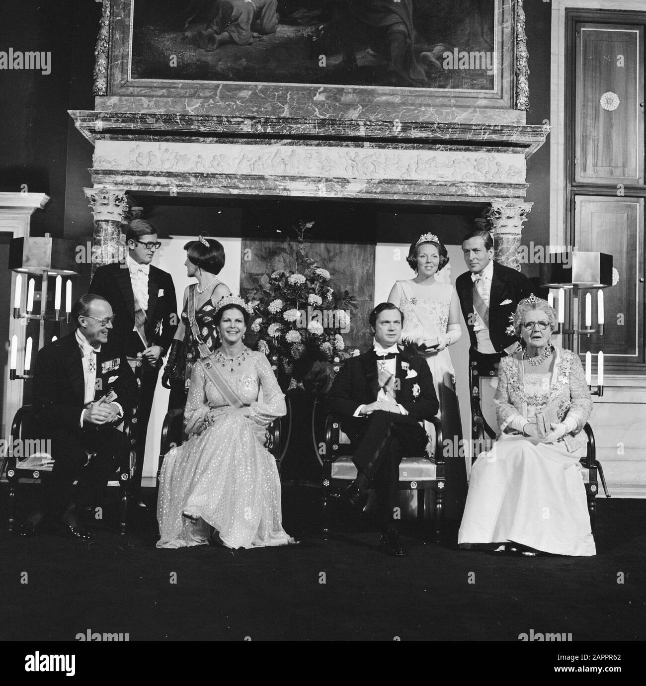 Staatsbesuch des schwedischen Königspaares in den Niederlanden; Stapiefoto schwedisches Königspaar et al Datum: 25.Oktober 1976 Stichwörter: Königliche Paare, Staatsbesuche Stockfoto