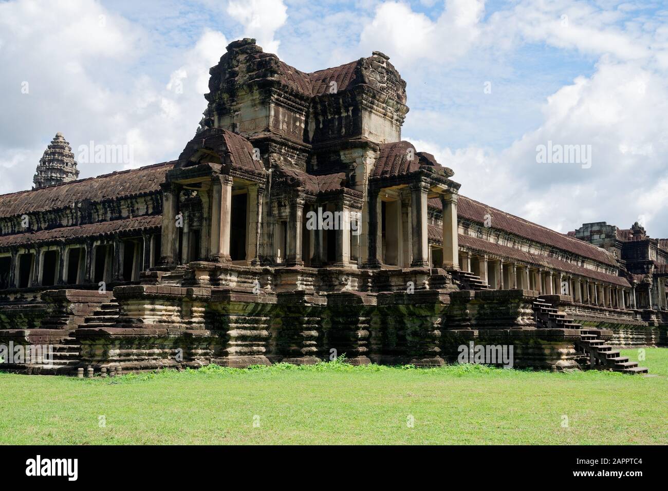 Kambodscha, Angkor Wat, Provinz Siem Reap. Der prächtige Khmer-Tempel von Angkor Wat badete bei Sonnenschein am Nachmittag. Stockfoto