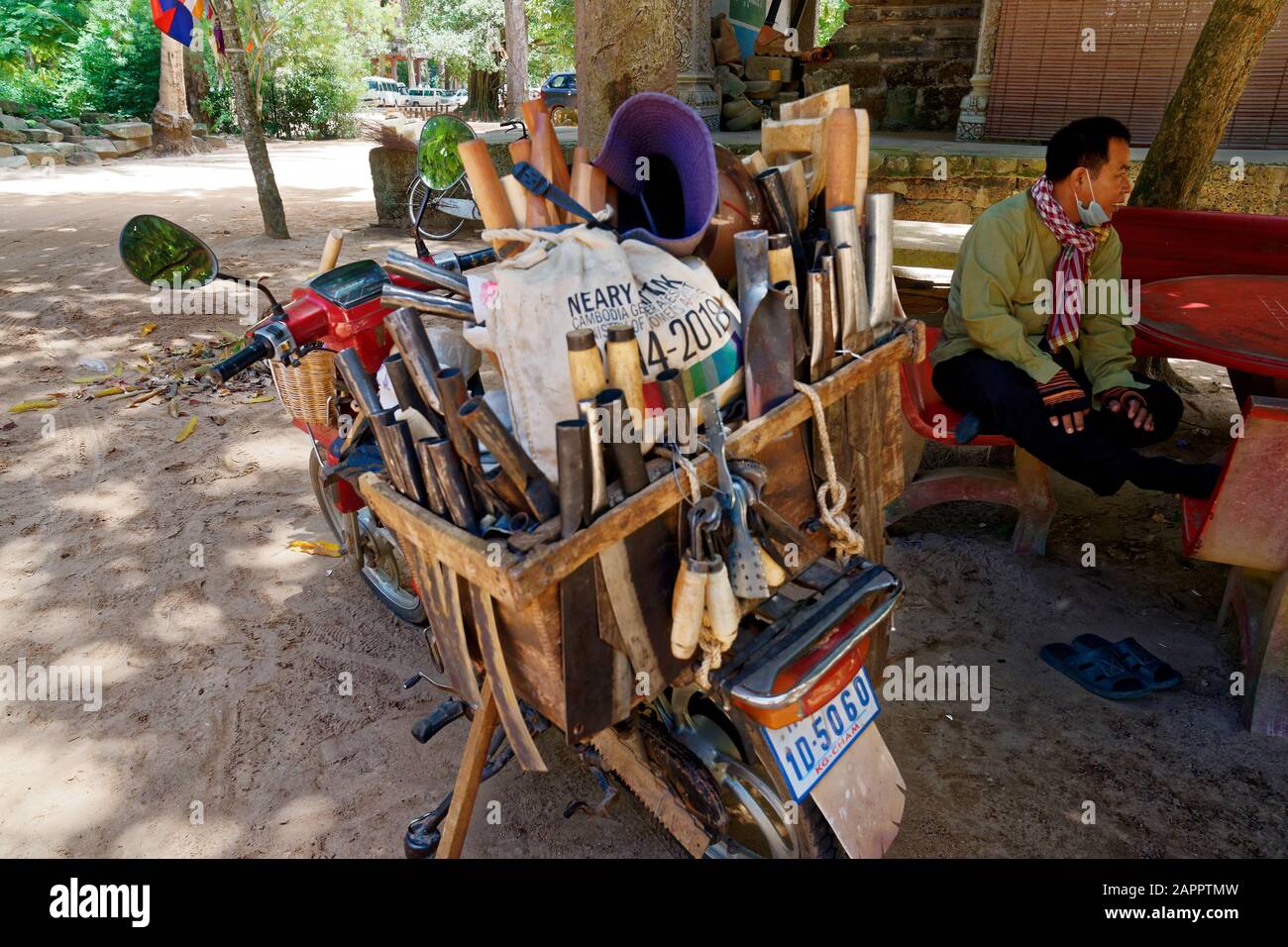 Messerverkäufer in der Nähe von Prasat Bayon, Kambodscha, Indochina, Südostasien, Asien Stockfoto