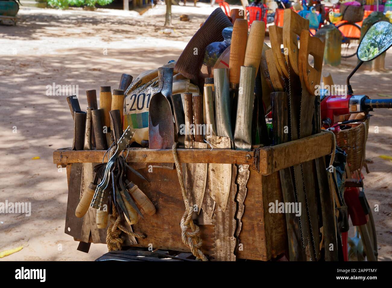 Messerverkäufer in der Nähe von Prasat Bayon, Kambodscha, Indochina, Südostasien, Asien Stockfoto