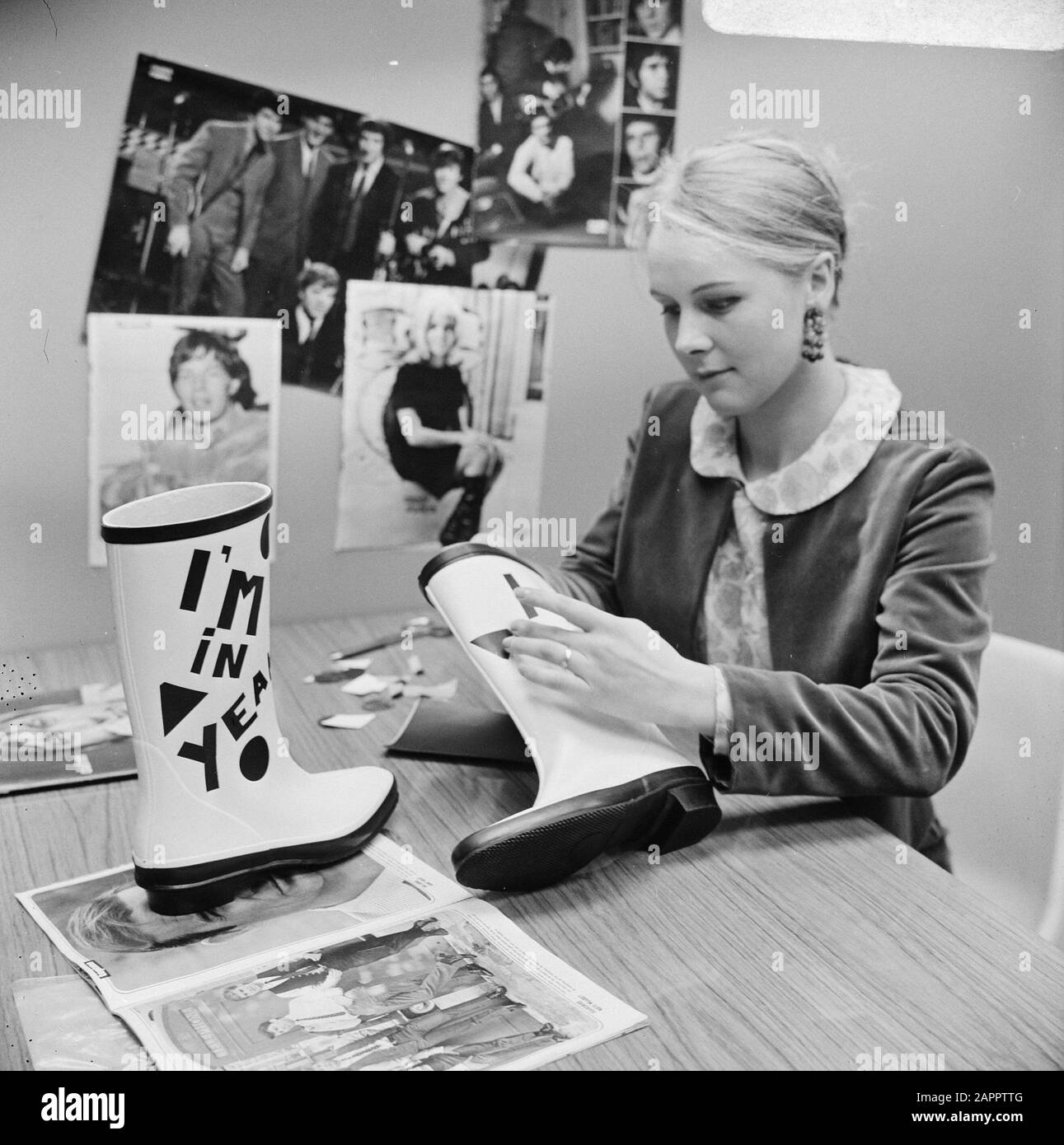 Schuhmesse in Utrechter, Kunstbooties Datum: 30. März 1966 Standort: Utrechter Schlagwörter: Stiefel, Schuhmessen Stockfoto