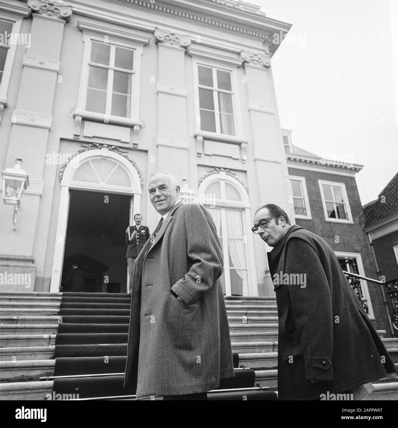 Formateurs Ruppert en Burger aan Huis ten Bosch Datum: 1. Mai 1973 Schlüsselwörter: Formateurs Personenname: Ruppert, Marinus Stockfoto