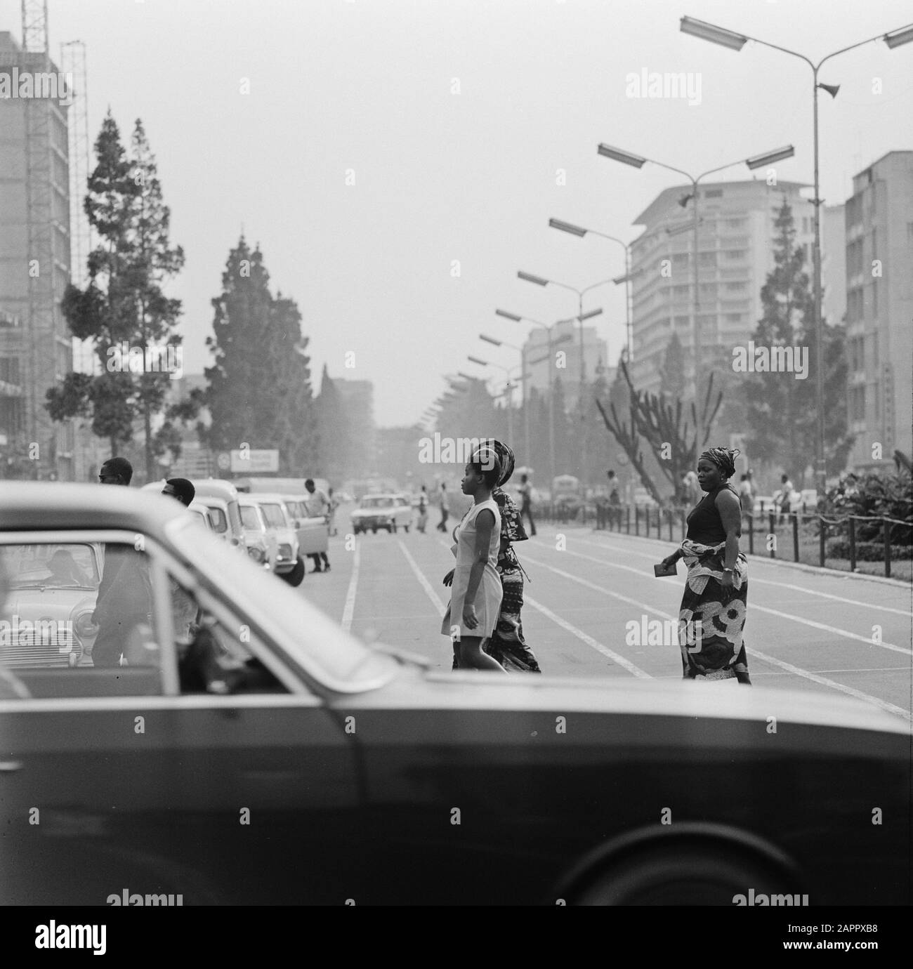 Zaire (ehemals Belgischer Kongo) Streetscape in Kinshasa Datum: 24. Oktober 1973 Ort: Kongo, Kinshasa, Zaire Schlüsselwörter: Stadtansichten Stockfoto