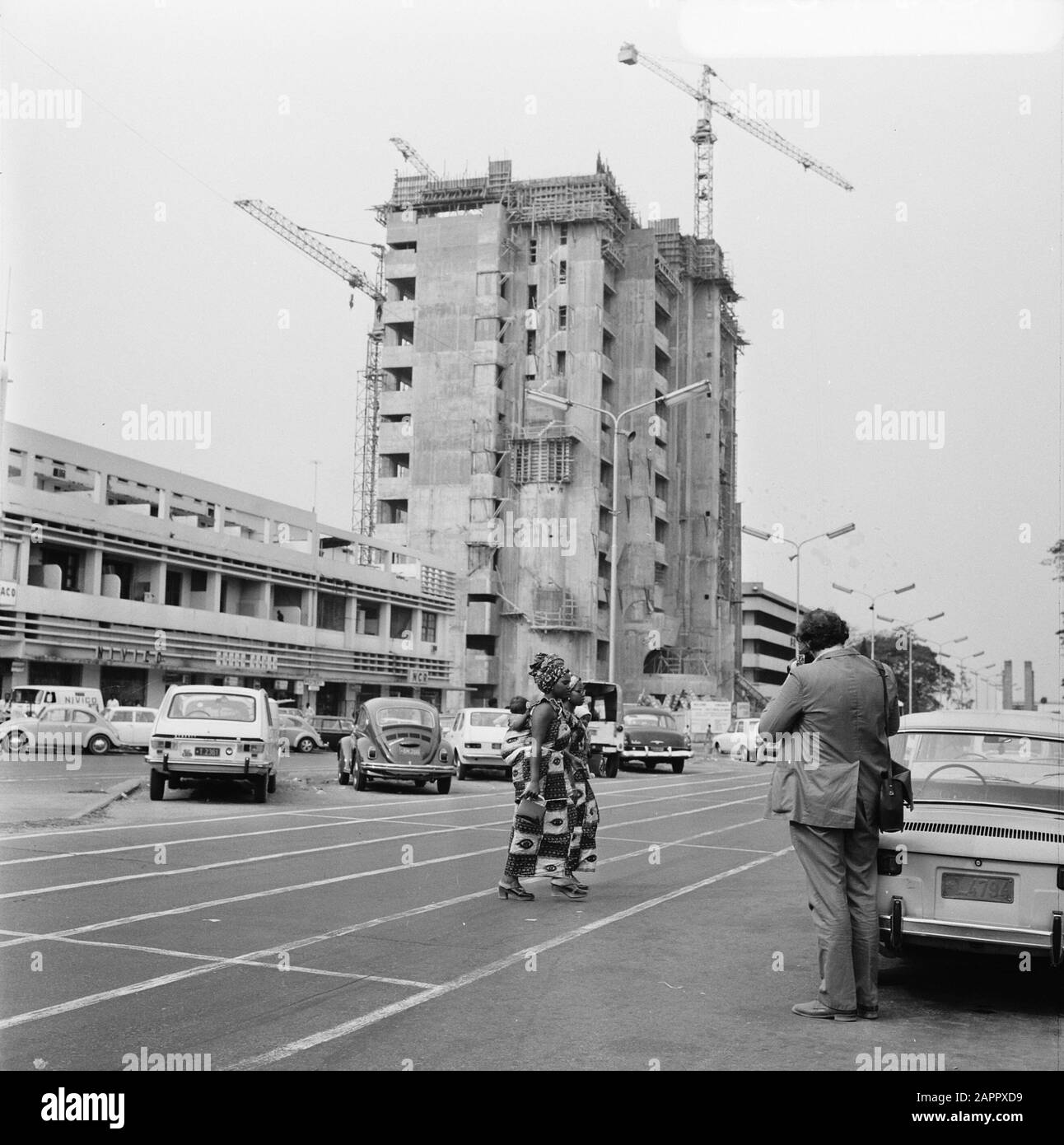 Zaire (ehemals Belgischer Kongo) Streetscape in Kinshasa Datum: 24. Oktober 1973 Ort: Kongo, Kinshasa, Zaire Schlüsselwörter: Bauarbeiten, Stadtansichten Stockfoto