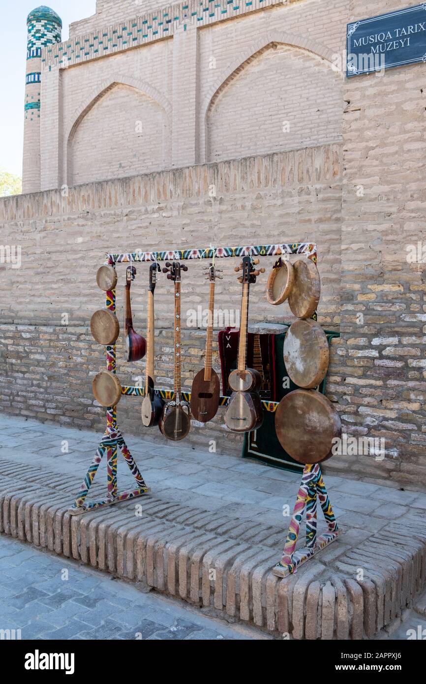 Musikinstrumente zum Verkauf, Khiva, Usbekistan Stockfoto