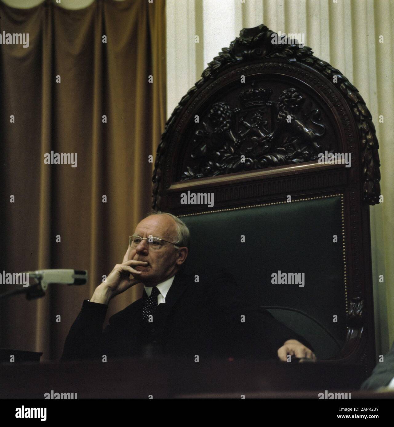 Vorsitzender der Kammer Vondeling im Haus Datum: 28. Mai 1973 Ort: Den Haag, Süd-Holland Schlüsselwörter: Parlamente persönlicher Name: Vondeling, Anne Stockfoto