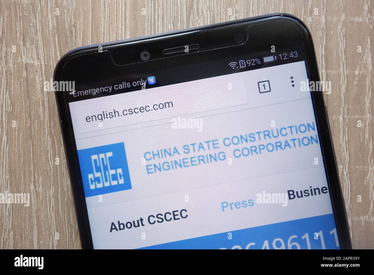 Die Website der China State Construction Engineering Corporation wird auf einem modernen Smartphone angezeigt Stockfoto