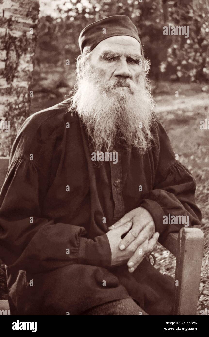 Leo Tolstoi (Graf Lev Nikolawitsch Tolstoi), berühmter russischer Schriftsteller, der für solche Werke wie Krieg und Frieden, Anna Karenina und Den Tod Iwan Iljichs bekannt ist. (Foto: 1897) Stockfoto