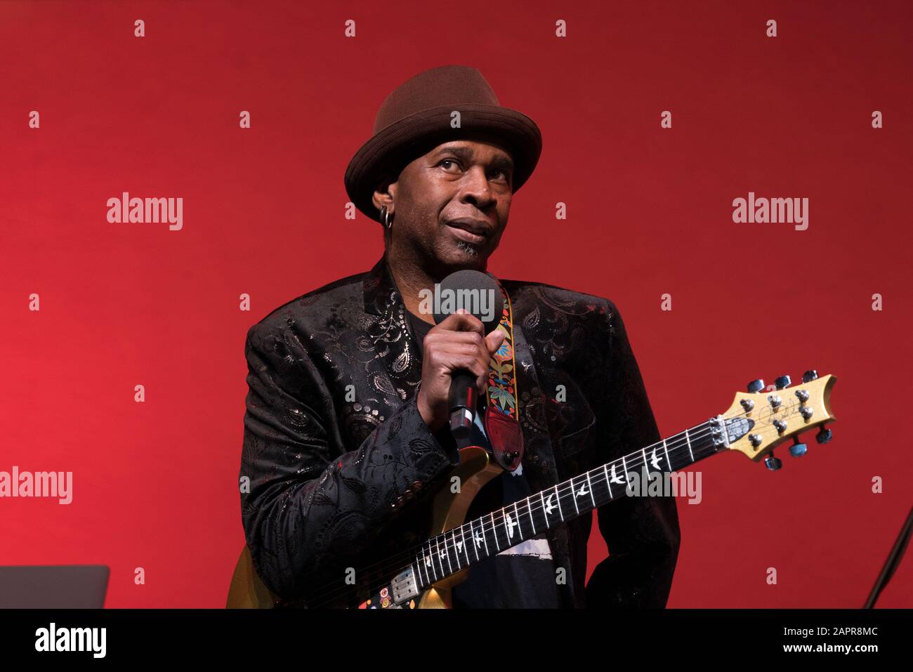 Vernon Reid, ein US-amerikanischer Gitarrist und Songwriter, schrieb Musik, die zwei der Filme beim diesjährigen Festival Silent Films/Live Music begleitete. Stockfoto