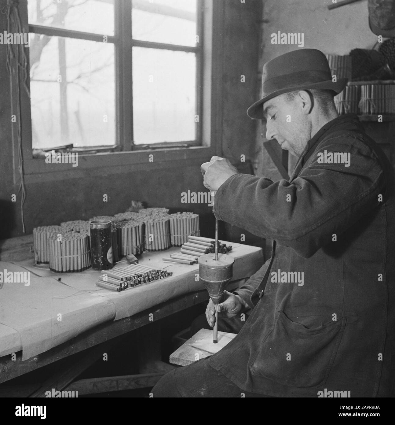 Bericht: Feuerwerk Leiden Datum: 22. Januar 1946 Ort: Leiden, Zuid-Holland Schlüsselwörter: Fabriken, Feuerwerk Stockfoto