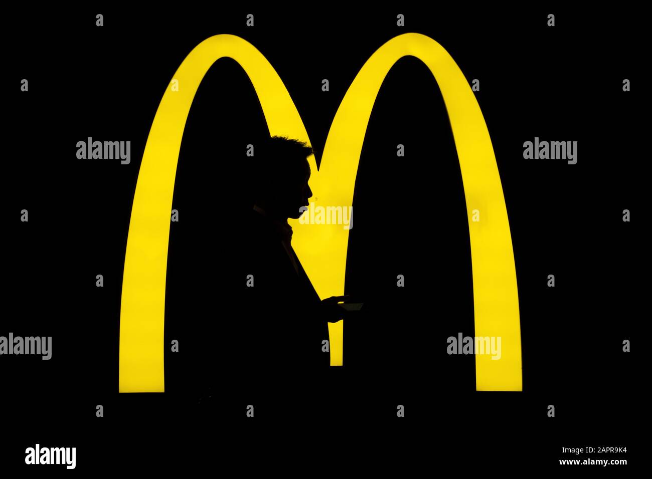 China. Nov. 2019. Ein amerikanisches Fast-Food-Hamburger-Restaurantkette McDonald's-Logo in Hongkong. Kredit: Budrul Chukrut/SOPA Images/ZUMA Wire/Alamy Live News Stockfoto
