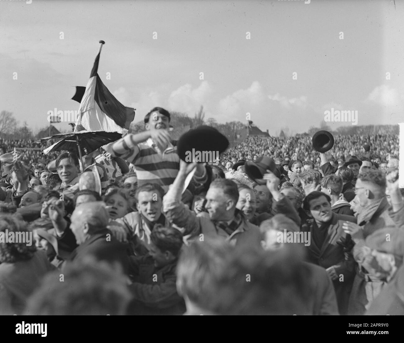 RCH gegen Blau-Weiß 0-2 Blau-Weiß-Meister Datum: 8. April 1951 Schlagwörter: Meister, Sport, Fußball-Institution Name: Blau-Weiß Stockfoto