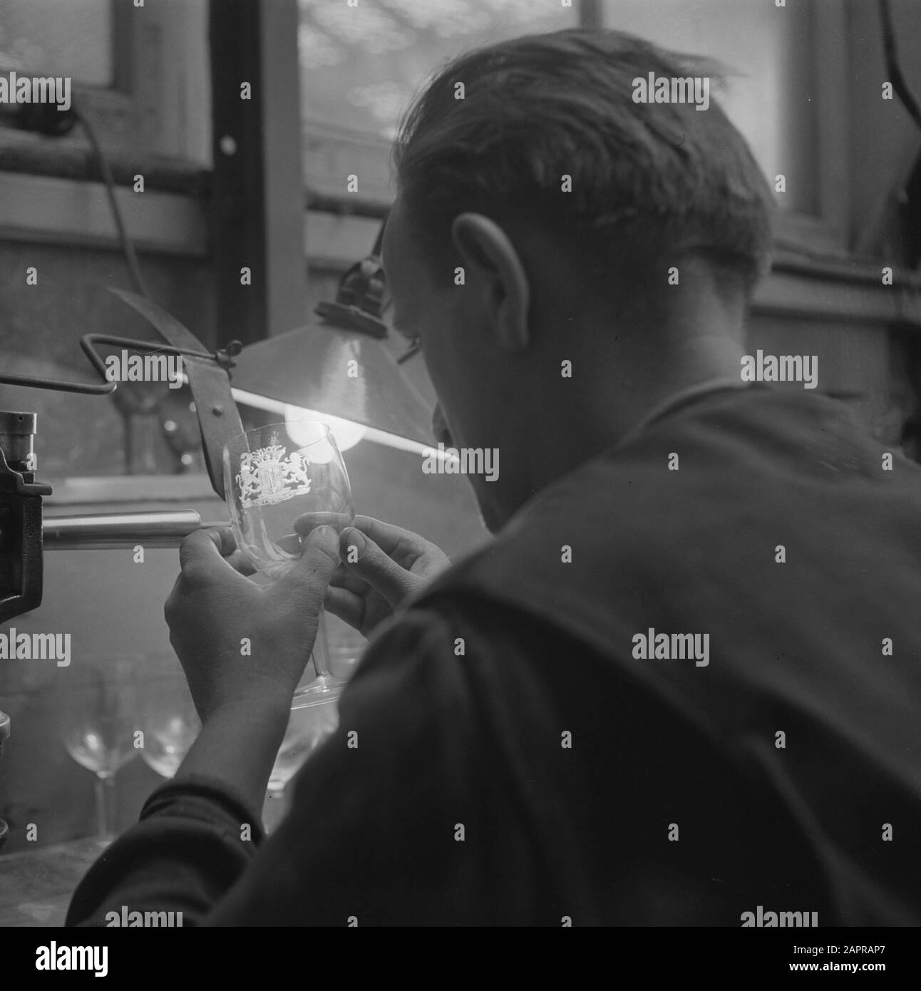 Glasblazen Leerdam Datum: 3. Januar 1947 Ort: Leerdam Stichwörter: GLASBLAW Stockfoto