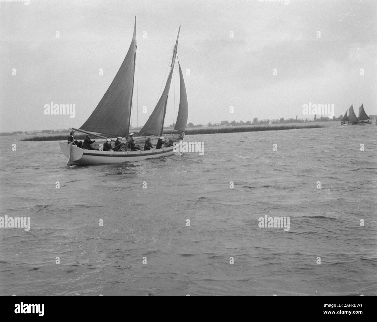 Segelwettbewerb bei Loosdrecht Datum: 7. September 1950 Ort: Loosdrecht Schlagwörter: Segelspiele Stockfoto