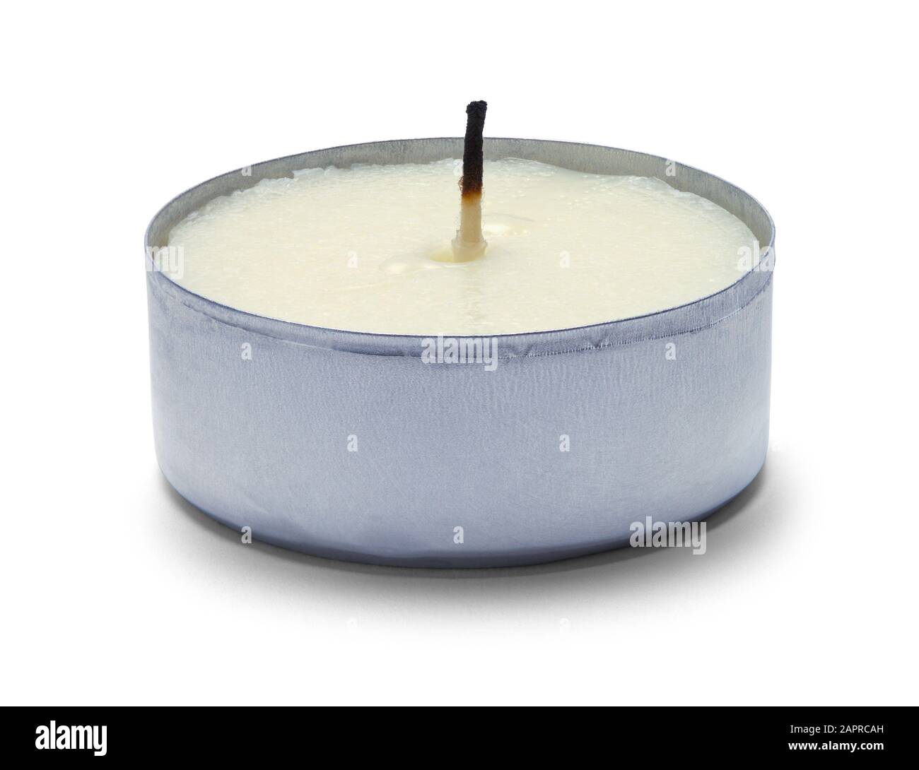 Frontansicht der Candle Von Burnt Tea Light Isoliert auf weißem Hintergrund. Stockfoto